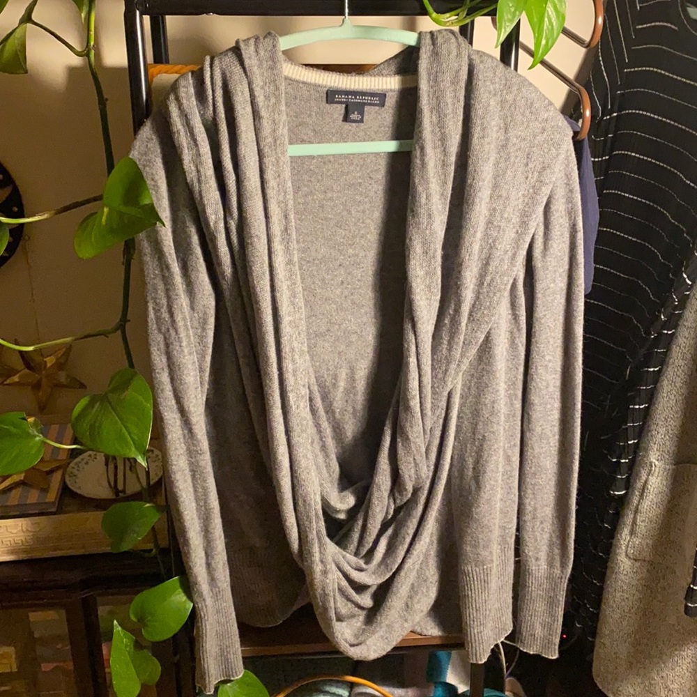 2/$10- BANANA REPUBLIC- Cashmere Blend Sweater